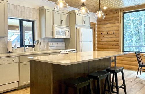 Sundance Cabin | Guest Rated 10/10: Streamside Cabin with Hot Tub