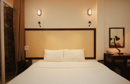 Đien Bien Hotel | Street-View Balcony Room in Hanoi's Old Quarter