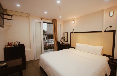 Đien Bien Hotel | Street-View Balcony Room in Hanoi's Old Quarter