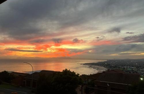 Mountainside Apartment | Oceanfront Strelitzia: 4-Star Self-Catering Retreat