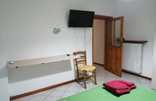 Strevi Apartment | Relax in Strevi: Wine, Scenic Walks & Family Amenities