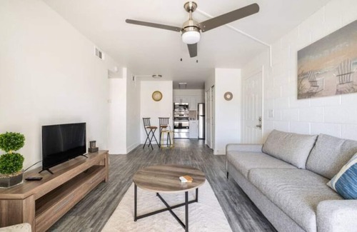 Alegre Community Apartment | Stylish 2 Bedroom Retreat with Pool Near PHX Sky Harbor