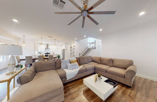 Spring Valley House | Relaxing Retreat with Hot Tub & BBQ, Minutes from the Strip