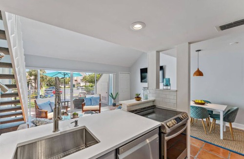 Jupiter Bed & Breakfast | Coastal Retreat Steps from Beach with Pool and Spa Access