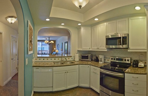 Avalon Condo | Beachside Retreat: Relax with Ocean Views & Hot Tub