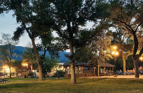 Colorado Springs House | Explore OCC: Spa-Like Shower & Family-Friendly Amenities
