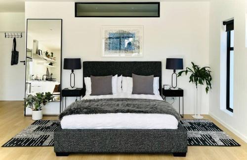 Cape Peninsula Apartment | Stroll to the beach Rooibokkie Studio 2