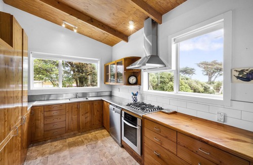 Te Horo Beach House | Cozy Retreat: Te Horo Beach Holiday House Near the Sea