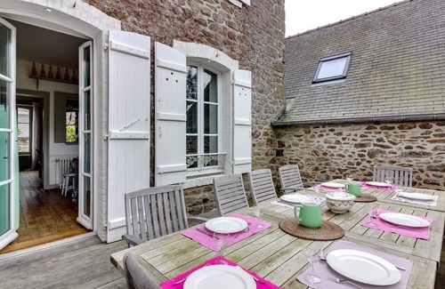 Saint-Briac-sur-Mer House | Experience STROMBOLI: Traditional House with Pool & Breakfast