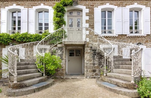 Saint-Briac-sur-Mer House | Experience STROMBOLI: Traditional House with Pool & Breakfast