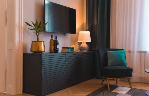 Donji Grad Apartment | Family-Friendly Retreat at Stross Apartments - Rated 9.4/10