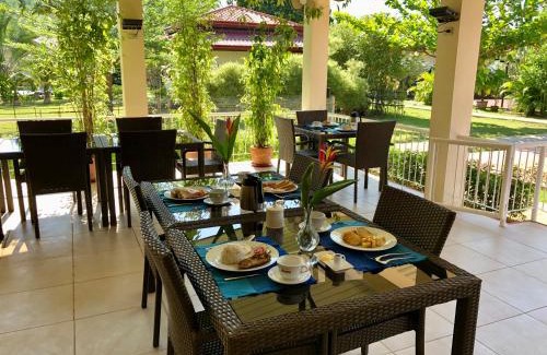 Bangued Hotel | Beautiful Strutz Art Garden Resort with Oceanfront Pool