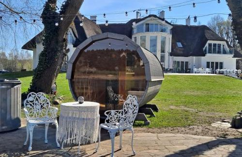 Lidzbark Welski Villa | Discover Strzecha Chopina: Private Beach & Ocean Views