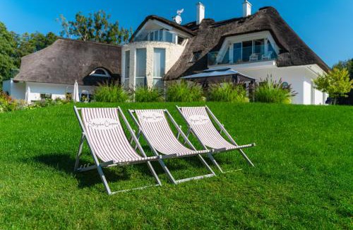 Lidzbark Welski Villa | Discover Strzecha Chopina: Private Beach & Ocean Views