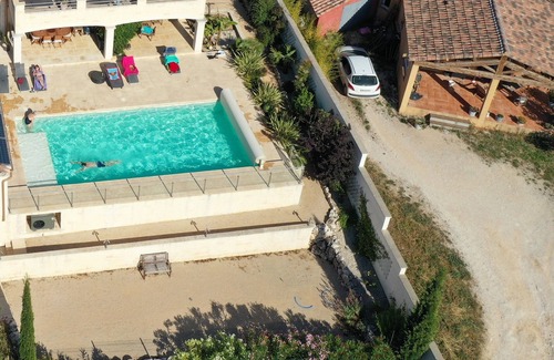 Saint-Hippolyte-de-Montaigu Villa | Stunning view in a small village near Uzes