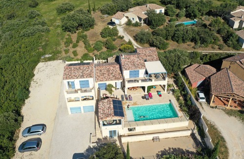 Saint-Hippolyte-de-Montaigu Villa | Stunning view in a small village near Uzes