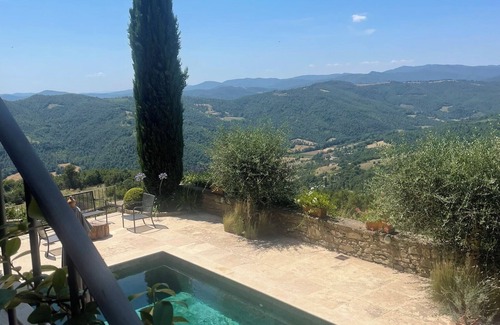 Monte Santa Maria Tiberina House | Stunning Luxury House (Lower 2 Floors) with Amazing Views & Pool in green Marble