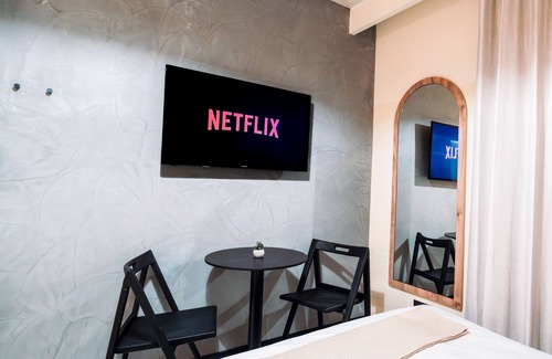 Gzira Hotel | Stuart Rooms by Zzzing