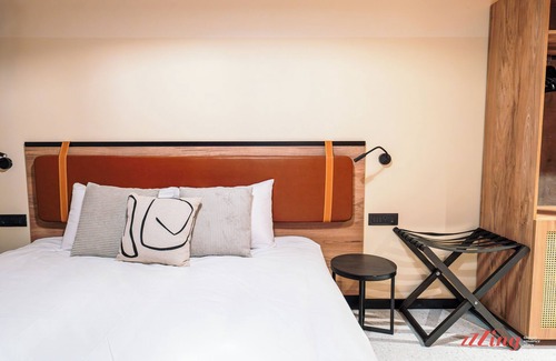 Gzira Hotel | Stuart Rooms by Zzzing