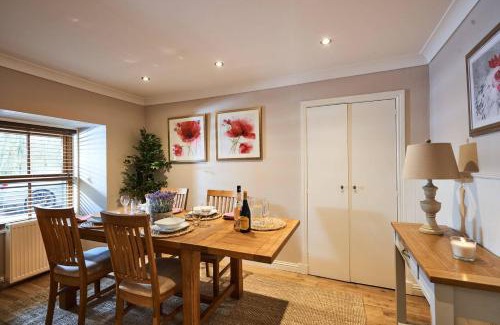 Milton Of Buchanan House | Charming Stuc an t Sagairt Cottage near Loch Lomond - Top Rated