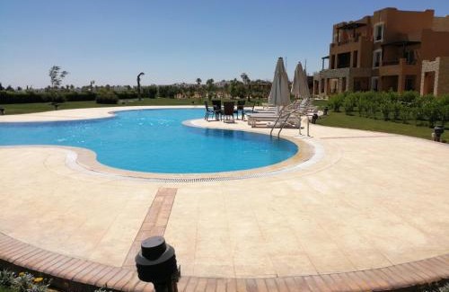 Yusuf as-Sidiq Apartment | Relaxing Studio by Qaroun Lake with Pool & Family-Friendly Fun