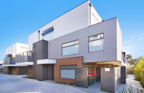 Rowville House | Family-Friendly Stay at Stud Park Residence by Ready Set Stay