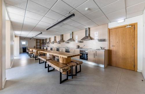 Coimbra Bed & Breakfast | Budget-Friendly Getaway at StudentVille Academia: Pool & Kitchen