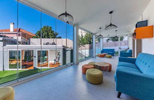 Coimbra Bed & Breakfast | Budget-Friendly Getaway at StudentVille Academia: Pool & Kitchen