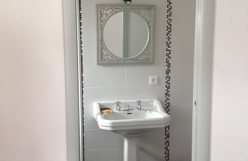 Saint-Gilles-Croix-de-Vie House | Cozy Studio for Two in Vieux Saint Gilles - Rated 9.6/10