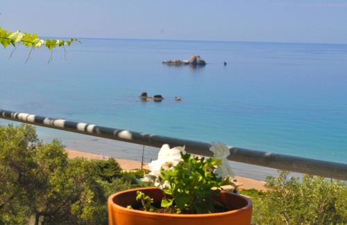 Sinarades House | Pet Friendly Studio Apartments on Pelekas Beach with Pools