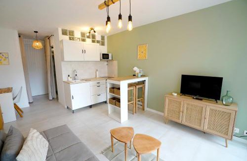 Juan-les-Pins Apartment | Steps from the Beach: Studio in Juan les Pins, Rated 9.8