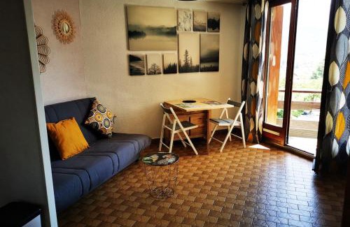 Embrun Apartment | Studio à 200 mètres la plage du Plan d'eau