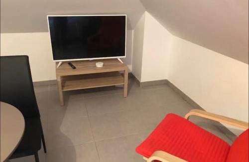 Mantes-la-Jolie Apartment | Convenient Studio 300m from Mantes-la-Jolie Station