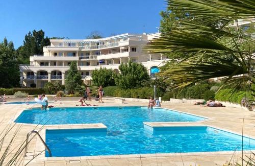 La Baule-Escoublac Apartment | Cozy Studio Steps from the Beach with Pool and Ocean Views