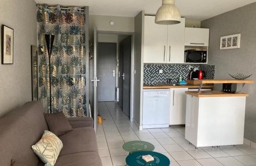 La Baule-Escoublac Apartment | Cozy Studio Steps from the Beach with Pool and Ocean Views