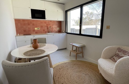 Saint-Pabu House | Relaxing Studio Steps from Beaches with Pool Access
