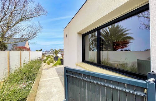Saint-Pabu House | Relaxing Studio Steps from Beaches with Pool Access