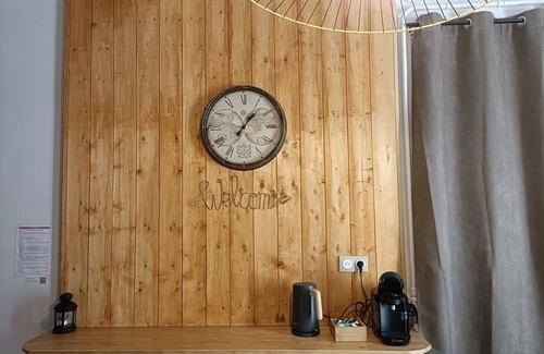 Secteur 1 Apartment | Discover Comfort in Grenoble: Child-Friendly Studio Awaits