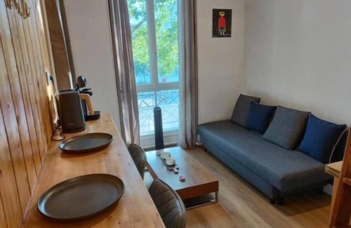 Secteur 1 Apartment | Discover Comfort in Grenoble: Child-Friendly Studio Awaits