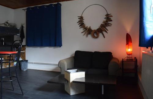 Chenereilles House | Cozy Studio Retreat Near the Lake with Family Amenities