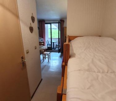 Hirmentaz Apartment | Mountain Studio Retreat: Fully Equipped & Family Friendly