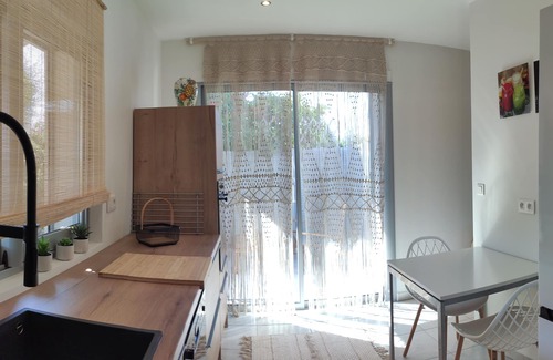 Lecci Apartment | Charming Studio in Mora Dell Onda, Perfect for Families