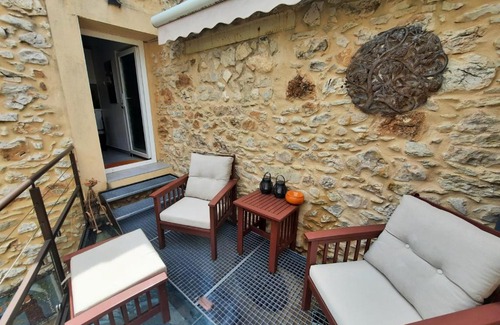 Poulx Apartment | Guest Favorite: Studio à Poulx with 9.3/10 Rating
