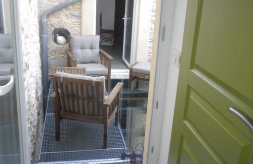 Poulx Apartment | Guest Favorite: Studio à Poulx with 9.3/10 Rating