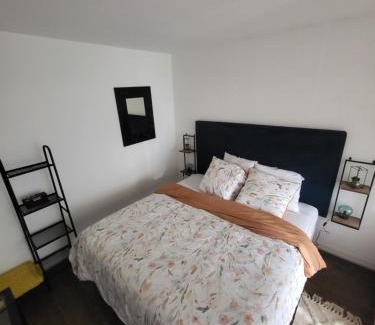 Cergy Apartment | Stylish Studio Élégant in Cergy - Pet & Child Friendly Stay