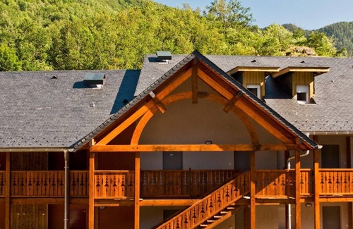 Ax-les-Thermes Apartment | Convenient Studio Steps from Ski Lifts with Spa Access