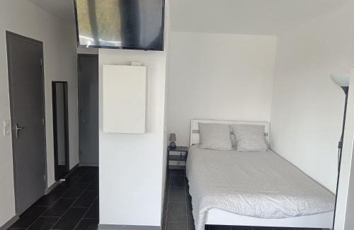 Argenteuil Apartment | Cozy Studio Near Paris with Top Guest Ratings of 8.5/10