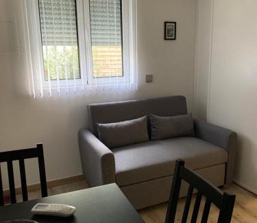 Le Pin Apartment | Peaceful Studio 10 RDC: Ideal for Couples & Families