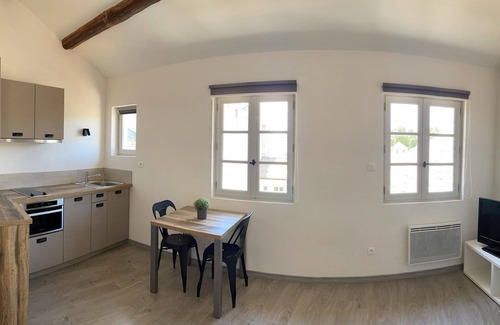 Avignon City Centre Apartment | Tranquil Studio near Place de l'Horloge with Kitchen Access