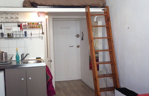 Avignon City Centre Apartment | Top-Rated Studio with Air Conditioning and Pool Access